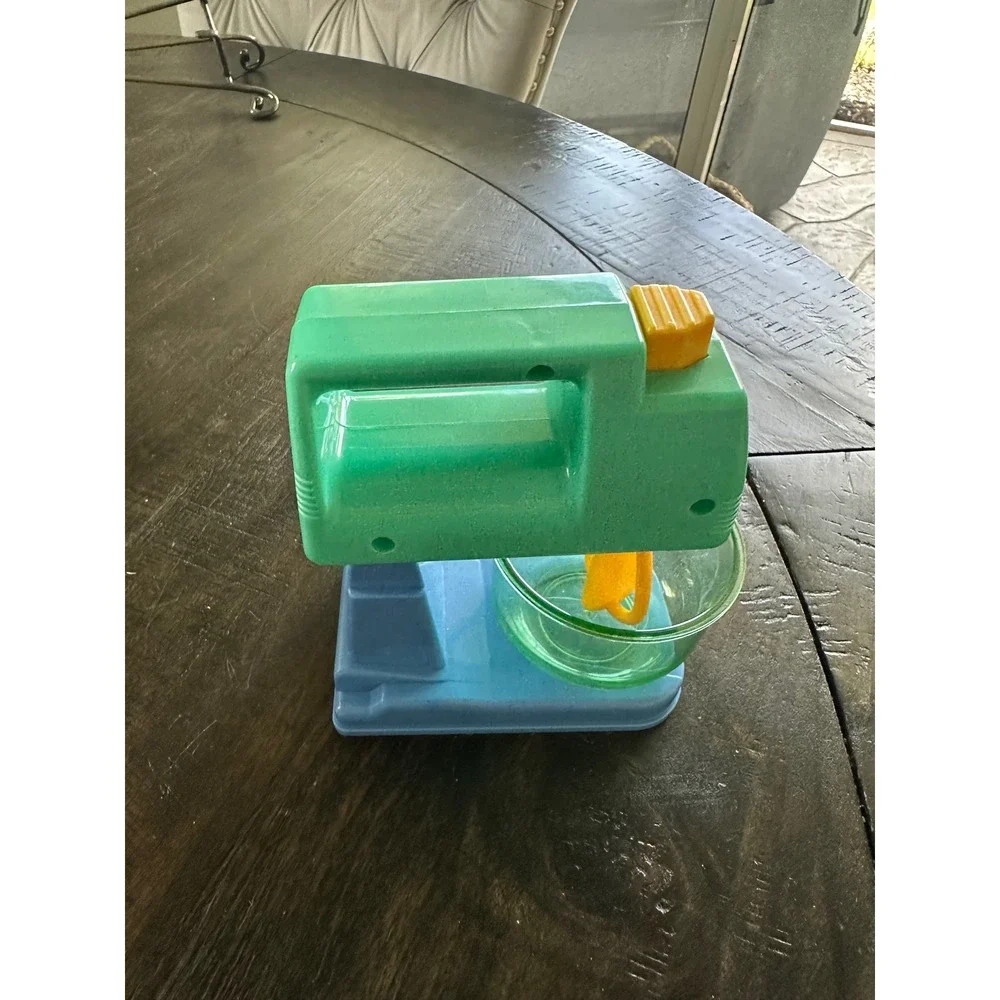 Vintage 1993‎ Winner Toys Green Toy Stand Mixer with Bowl Kids Play J0140-03 EUC